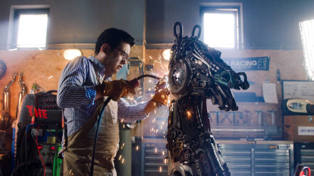Mechanical + War Horse”, A Powerful Fusion of Metal and Energy